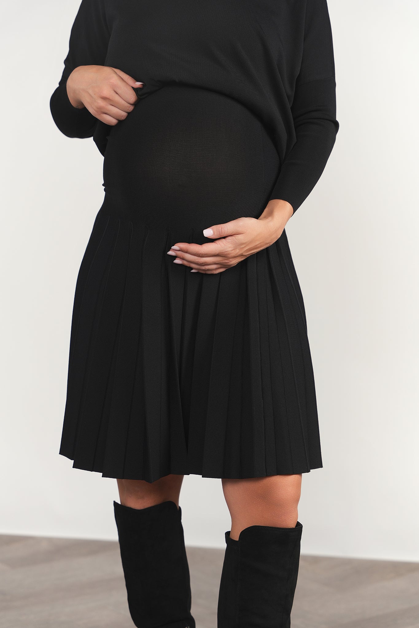 Maternity Infinity Skirt in Black