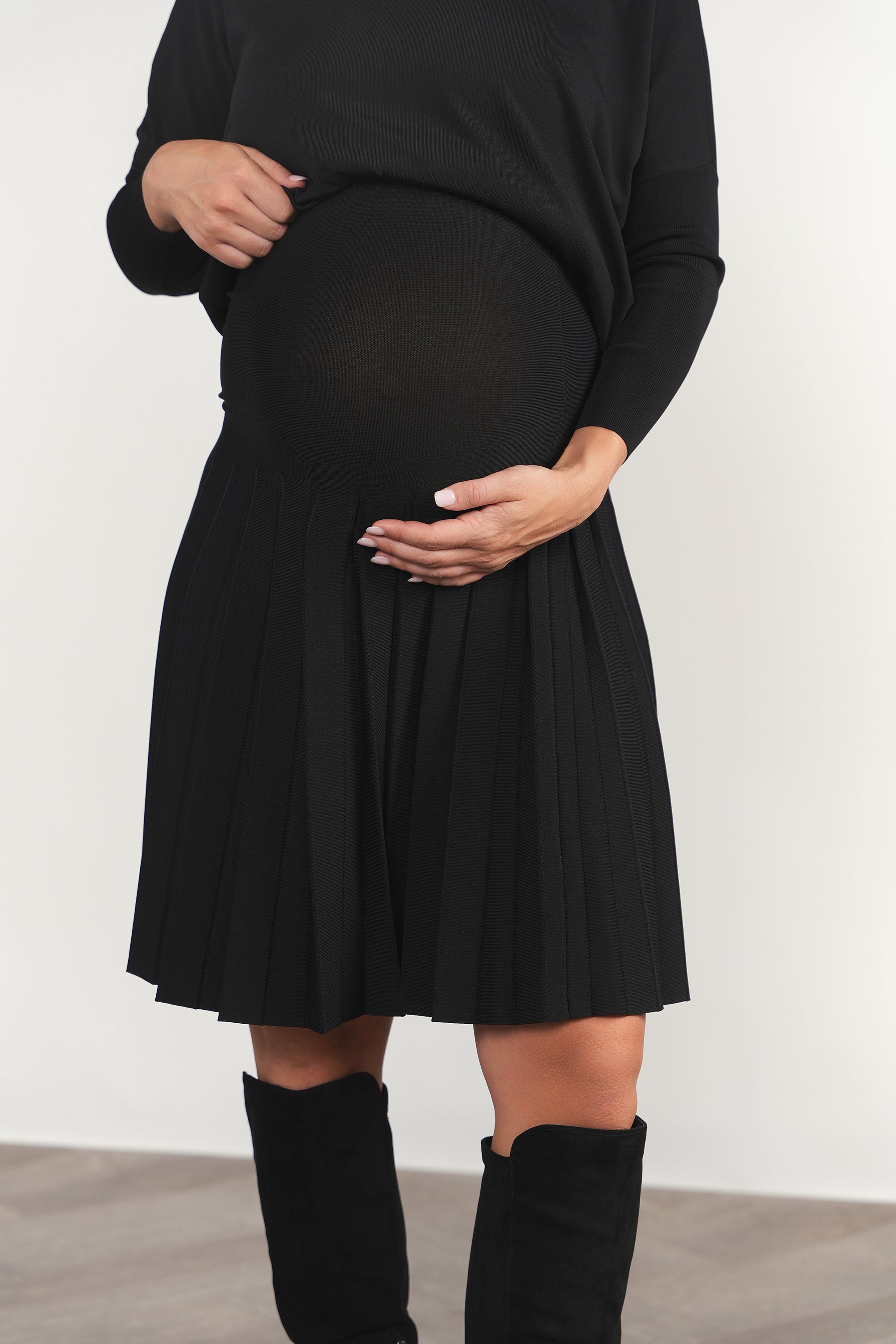 Maternity Infinity Skirt in Black
