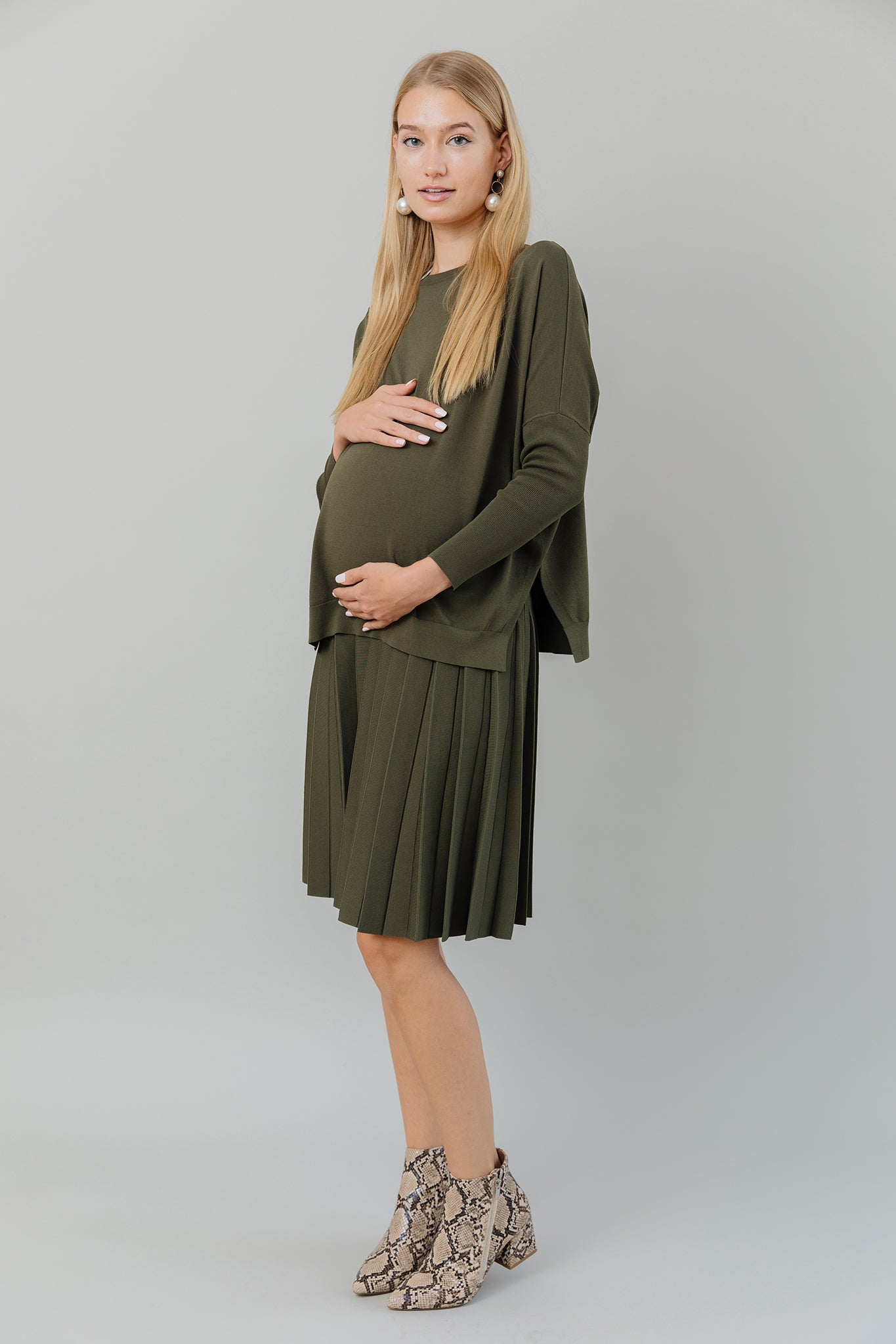 The Maternity Infinity Skirt in Basil