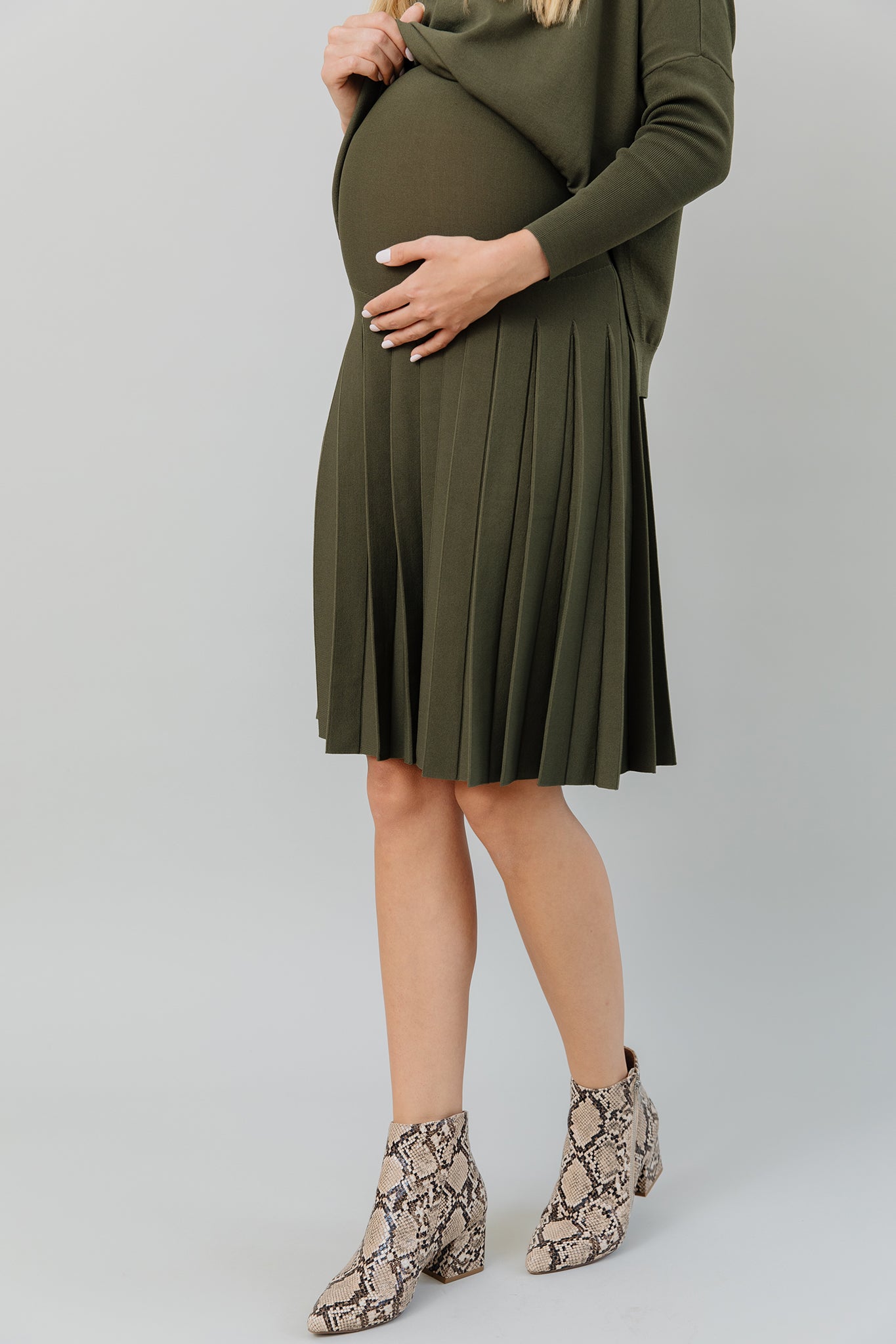 The Maternity Infinity Skirt in Basil