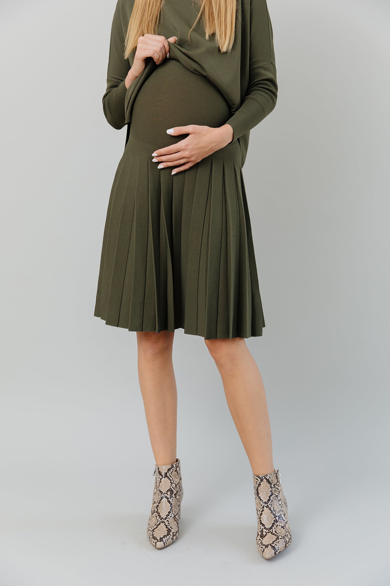 The Maternity Infinity Skirt in Basil