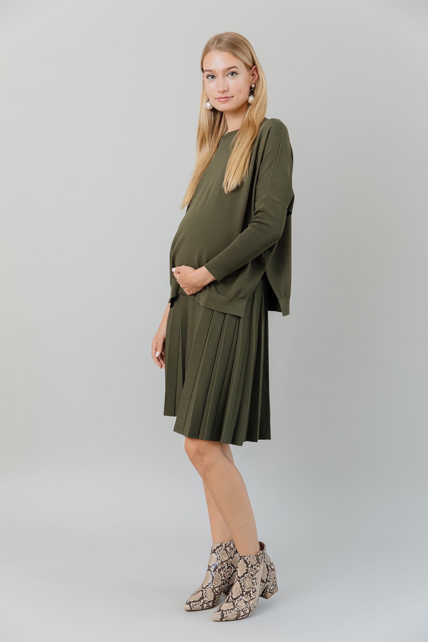 The Maternity Infinity Skirt in Basil