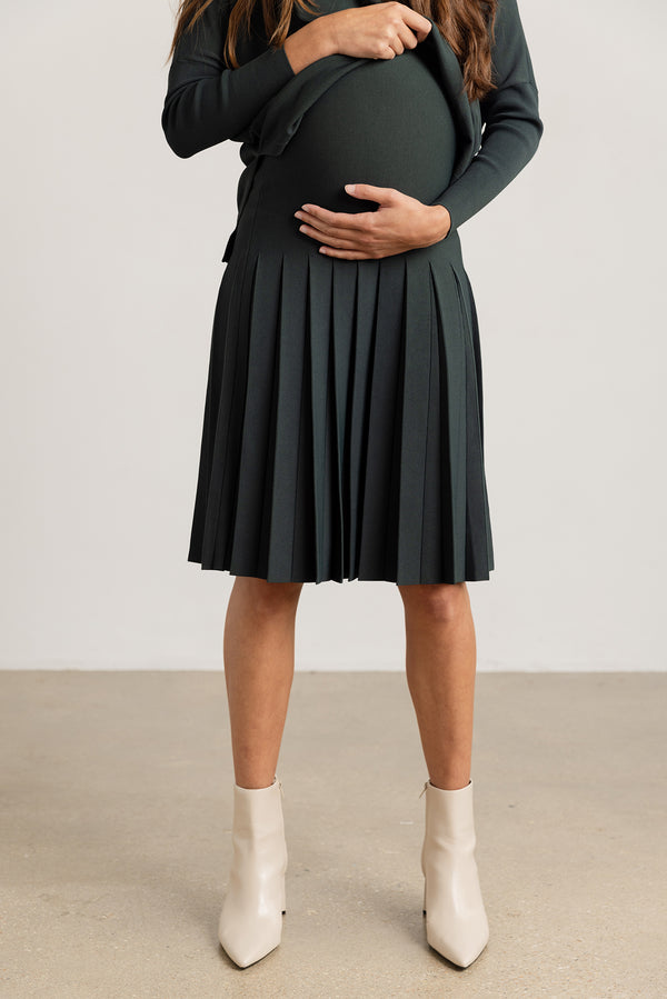 Maternity Infinity Skirt in Evergreen