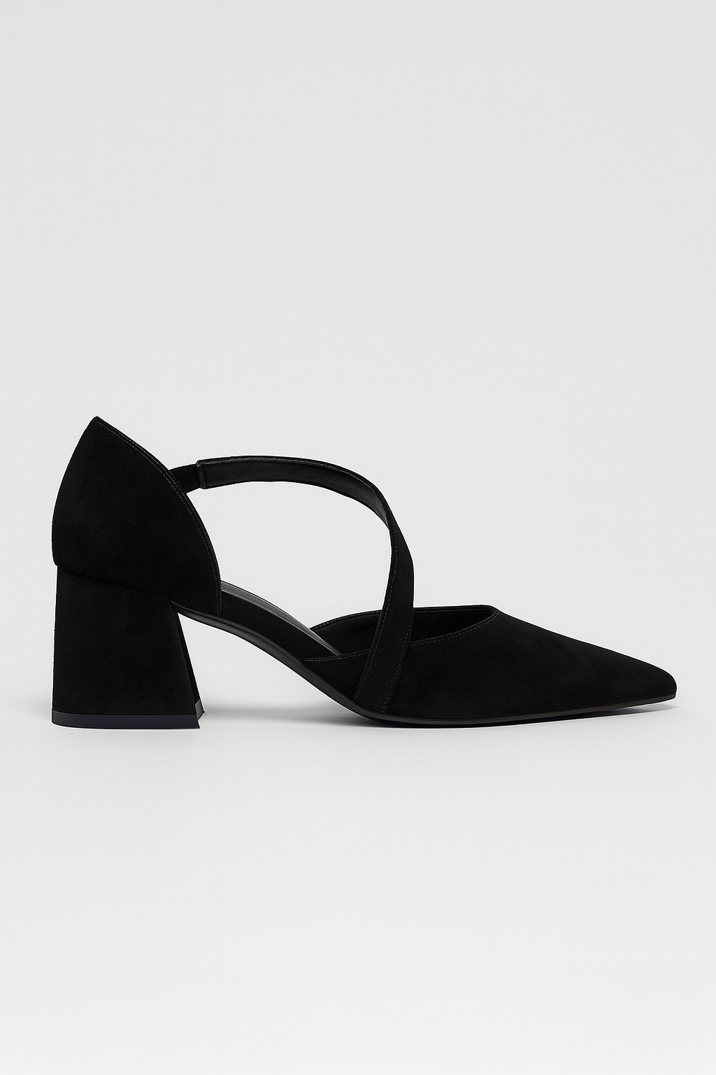 Montclair Heels in Black