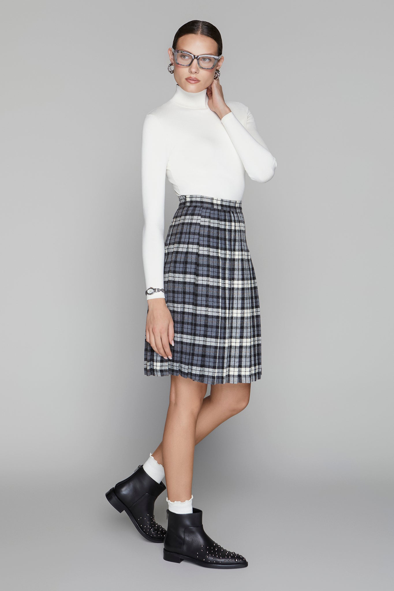 Briar Pleated Skirt in Black / Graphite Plaid