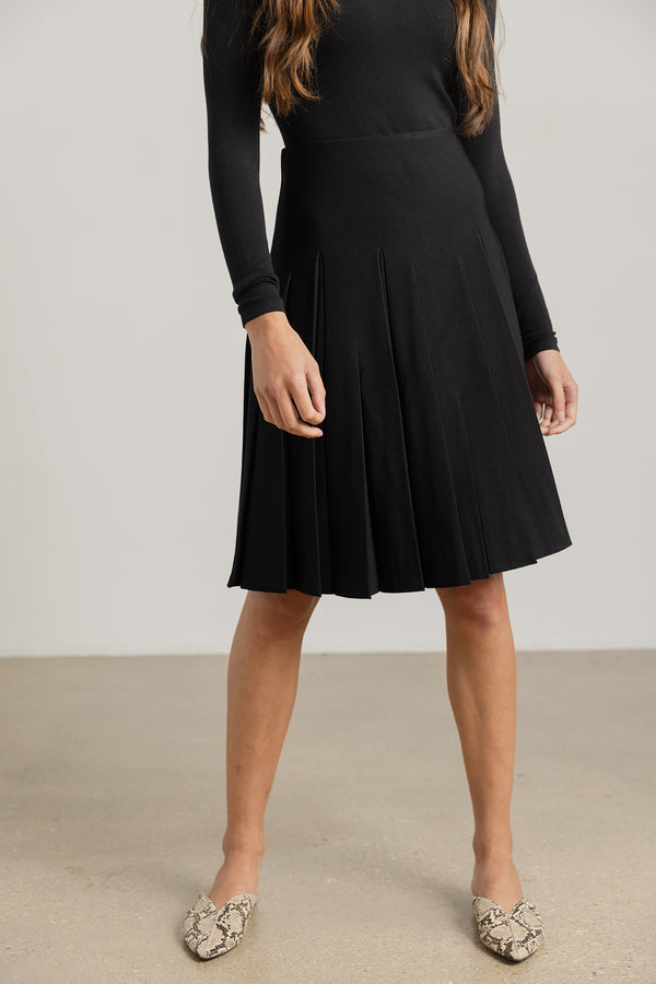 Vector Skirt in Black