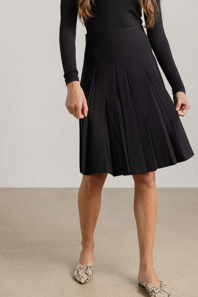 Vector Skirt in Black