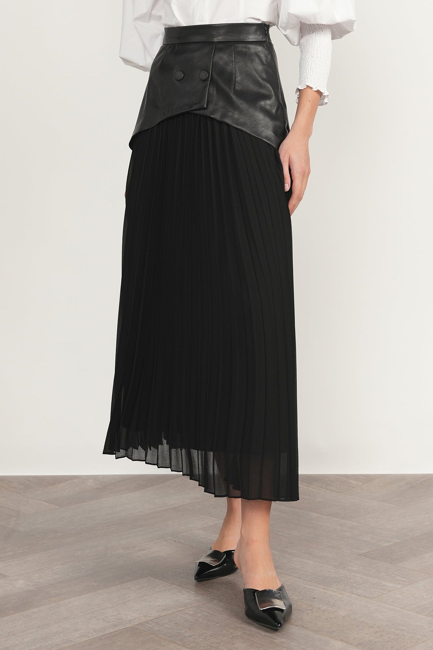 Dee Skirt in Black