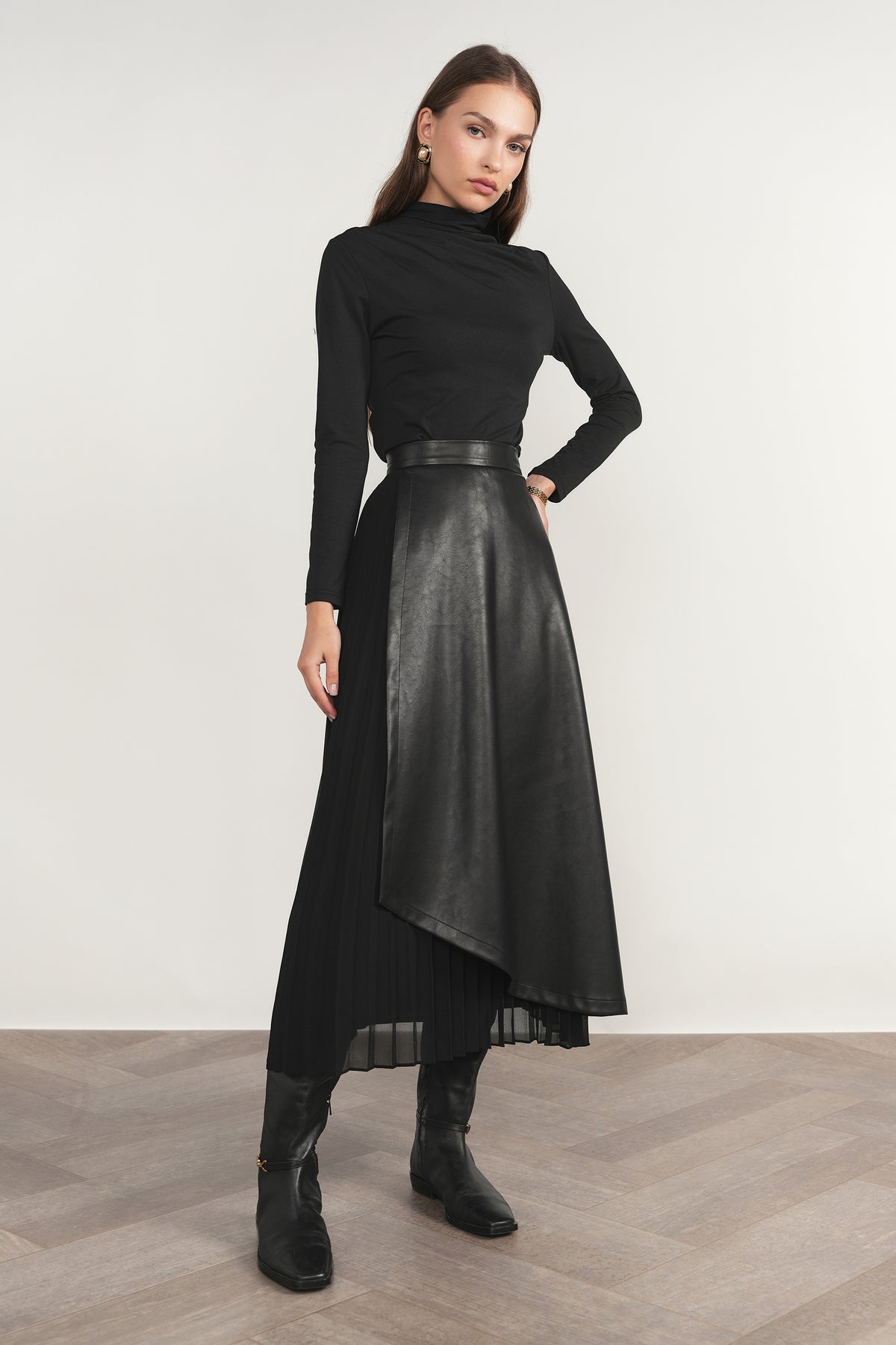 Erne Leather Skirt in Black