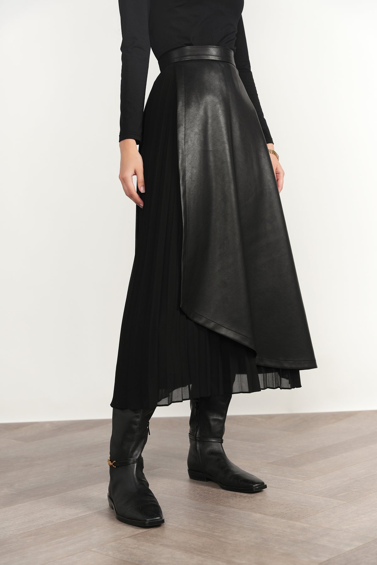 Erne Leather Skirt in Black