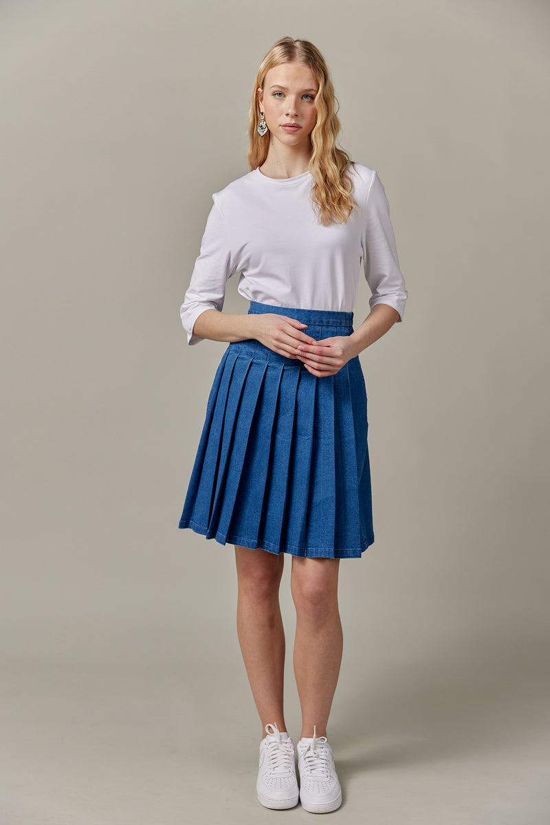 Stretch Denim Pleated Skirt in Dark Wash