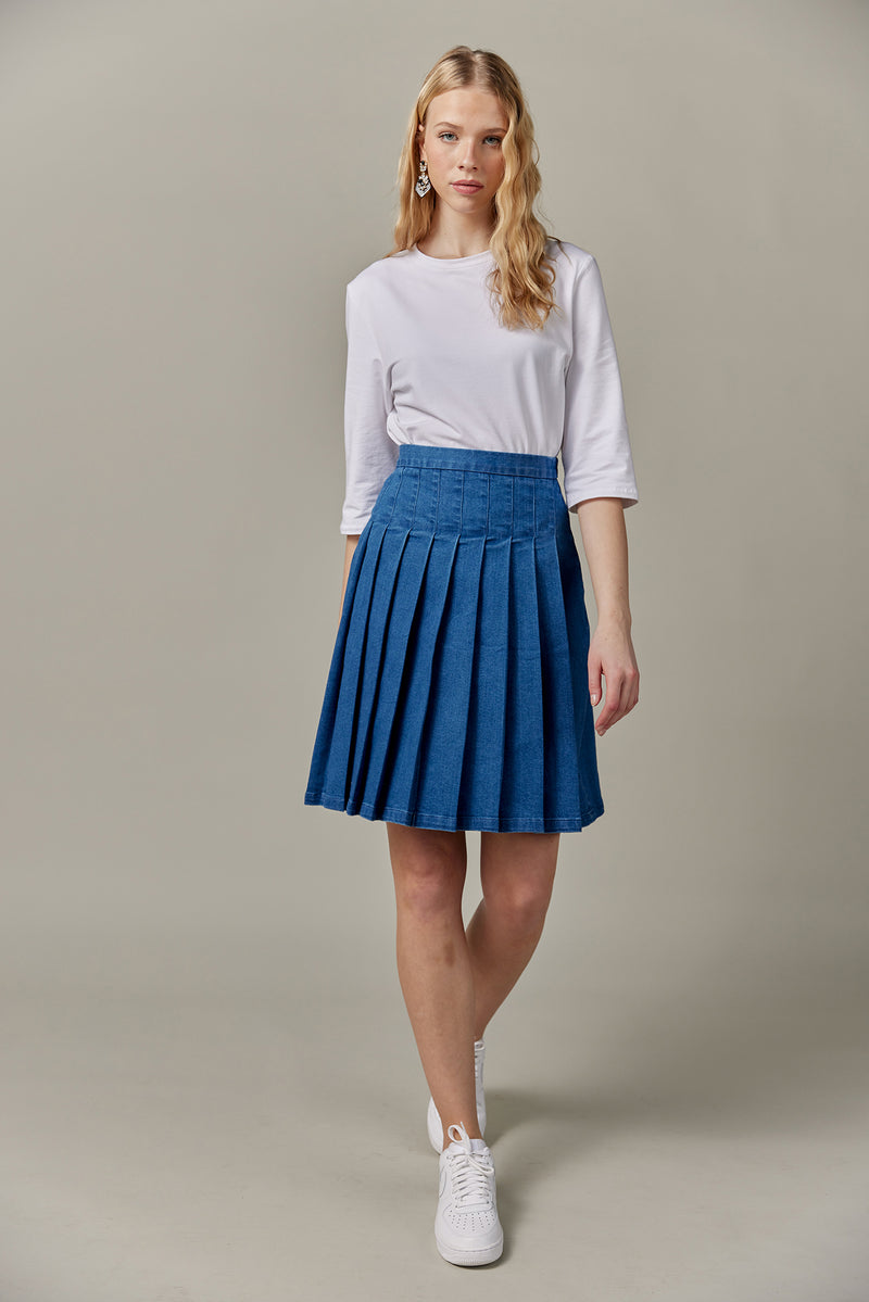Stretch Denim Pleated Skirt in Dark Wash