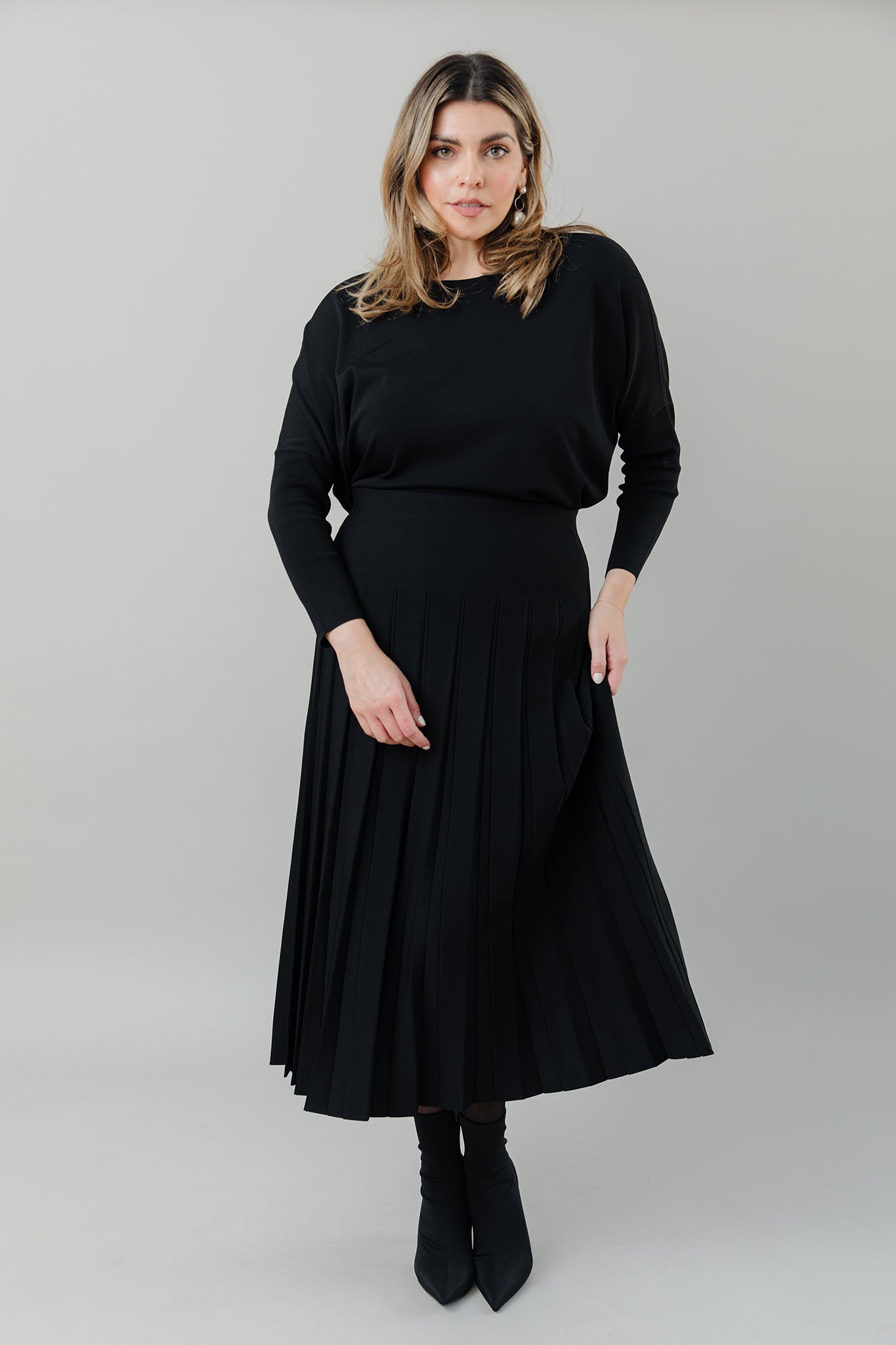 The Maxi Infinity Skirt in Black