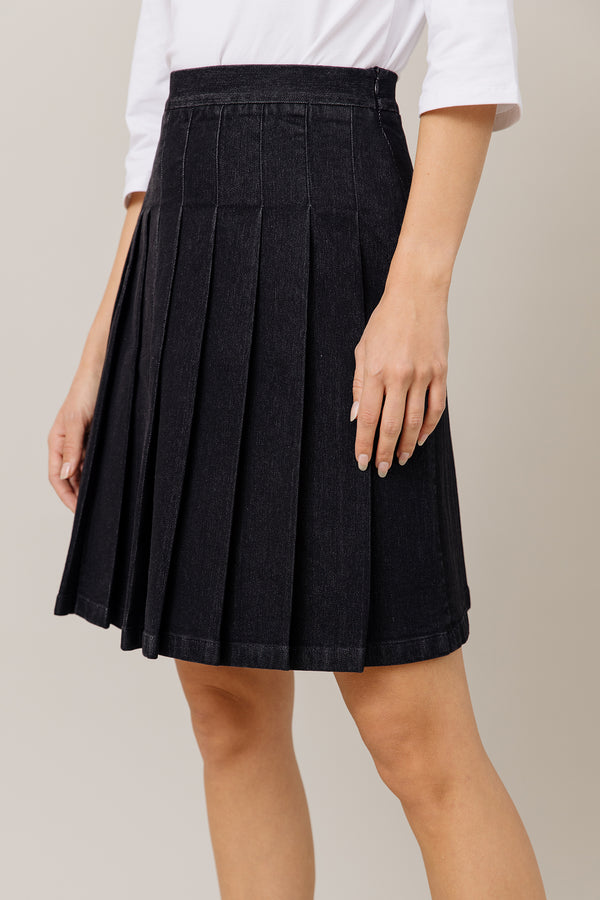 Stretch Denim Pleated Skirt in Black Dark Wash
