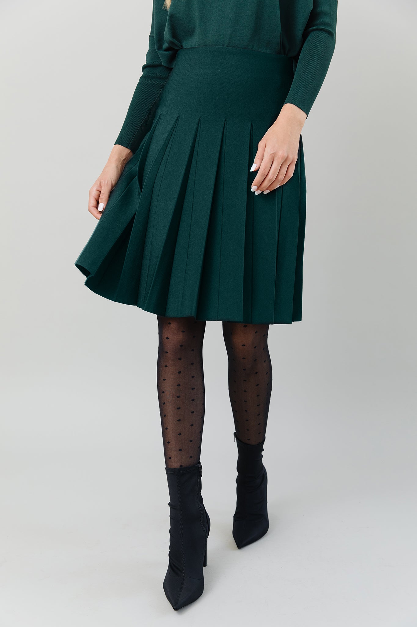 Delta Skirt in Forest Pine (Wide Pleat)