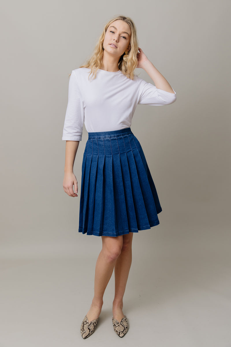 Stretch Denim Pleated Skirt in Dark Wash